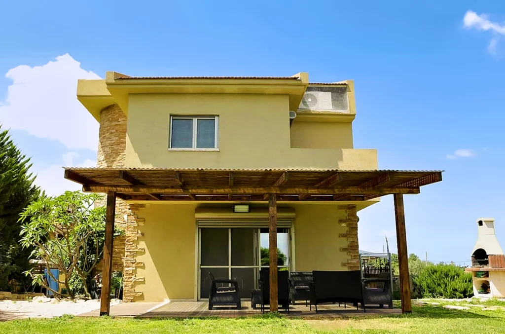 Outdoor relaxation area at IsraRehab